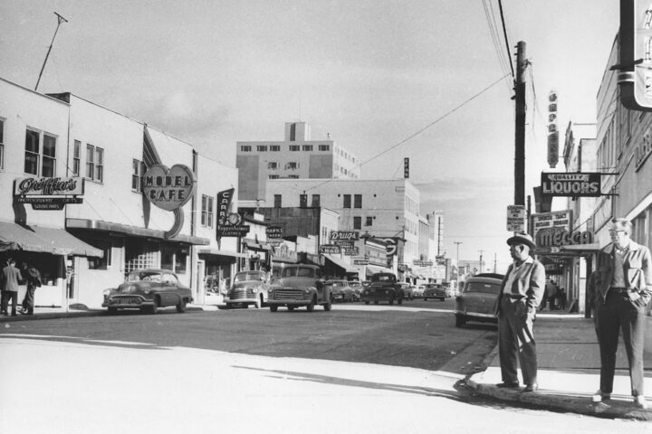 https://commons.wikimedia.org/wiki/File:Downtown_street_in_Fairbanks_1955_Meyer.jpg
